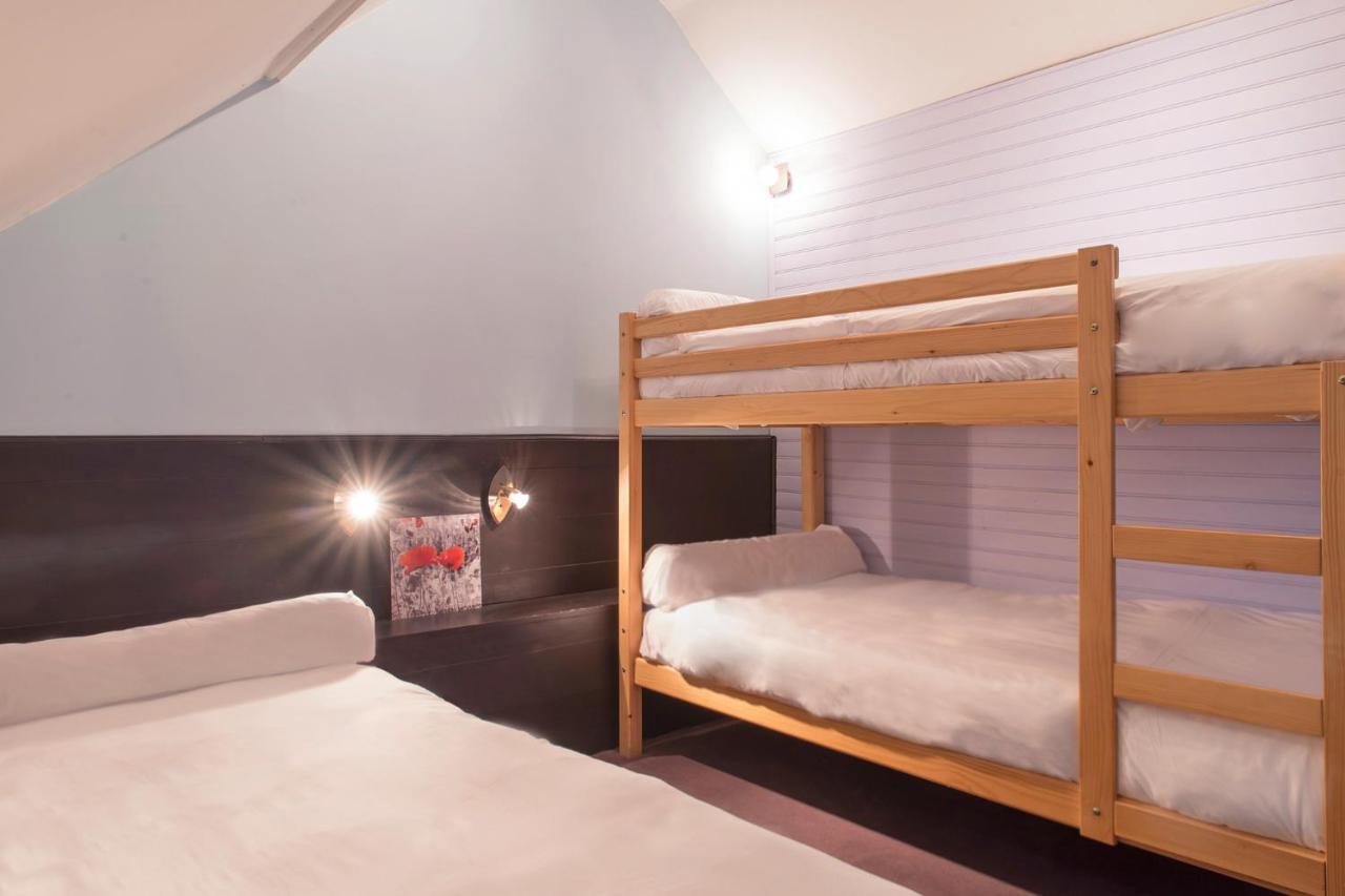 Hotel Restaurant Les Coquelicots, The Originals Relais Saint-Pardoux-l'Ortigier ภายนอก รูปภาพ