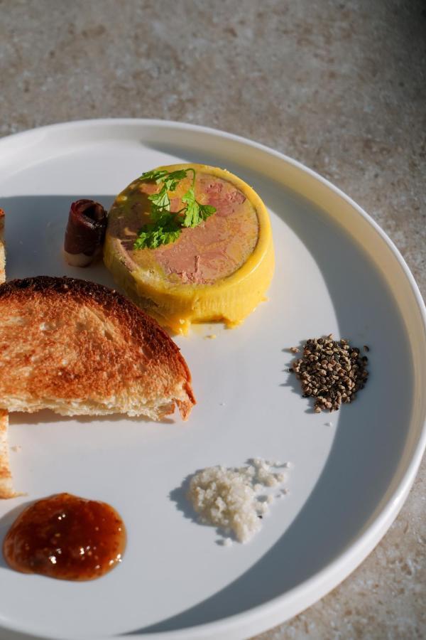 Hotel Restaurant Les Coquelicots, The Originals Relais Saint-Pardoux-l'Ortigier ภายนอก รูปภาพ