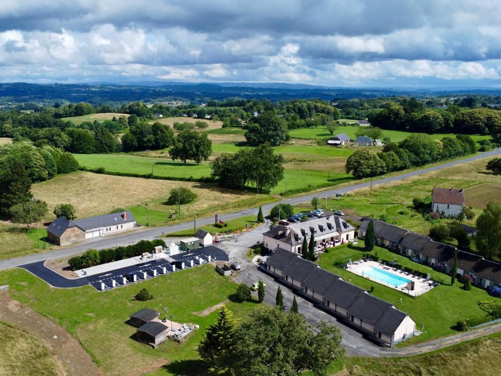 Hotel Restaurant Les Coquelicots, The Originals Relais Saint-Pardoux-l'Ortigier ภายนอก รูปภาพ