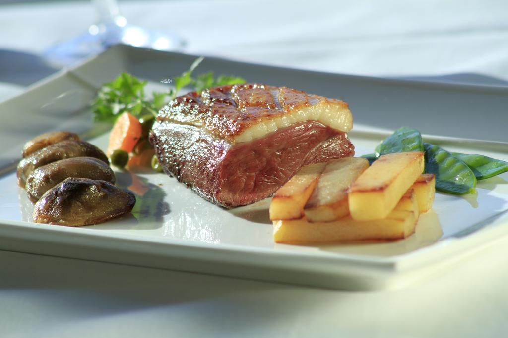 Hotel Restaurant Les Coquelicots, The Originals Relais Saint-Pardoux-l'Ortigier ภายนอก รูปภาพ