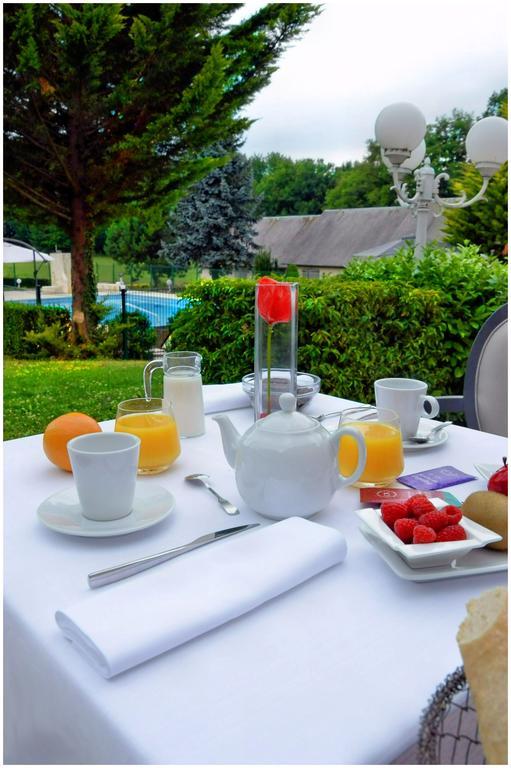 Hotel Restaurant Les Coquelicots, The Originals Relais Saint-Pardoux-l'Ortigier ภายนอก รูปภาพ