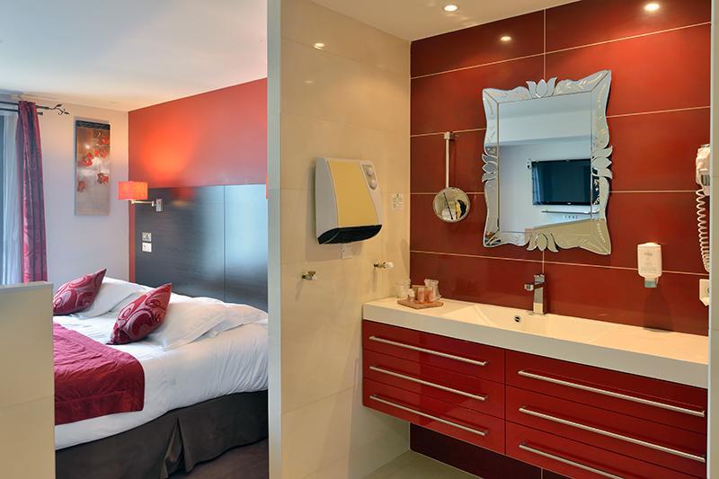 Hotel Restaurant Les Coquelicots, The Originals Relais Saint-Pardoux-l'Ortigier ภายนอก รูปภาพ