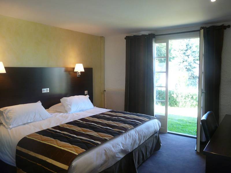 Hotel Restaurant Les Coquelicots, The Originals Relais Saint-Pardoux-l'Ortigier ภายนอก รูปภาพ