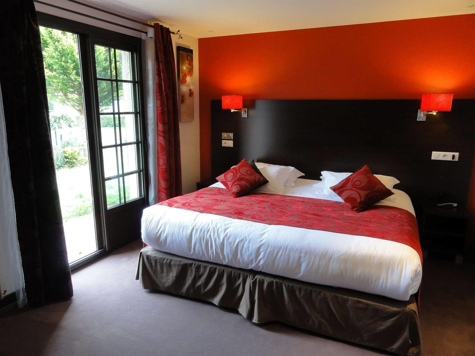 Hotel Restaurant Les Coquelicots, The Originals Relais Saint-Pardoux-l'Ortigier ห้อง รูปภาพ